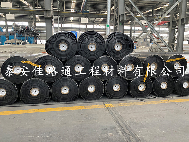 沼氣池建設(shè)工程中為何要選擇黑色土工膜？