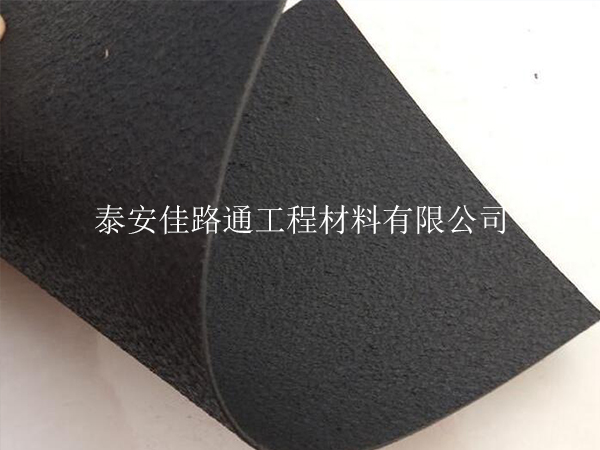 糙面防滲土工膜在斜坡防護中的巧妙應(yīng)用 糙面防滲土工膜在斜坡防護中的巧妙應(yīng)用