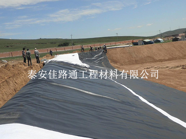 垃圾填埋場防滲膜鋪設保護層的必要性 垃圾填埋場防滲膜鋪設保護層的必要性