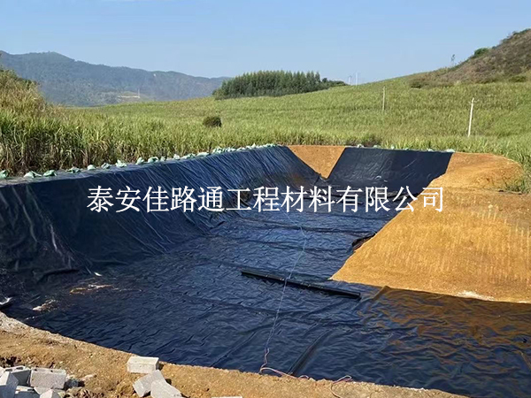 蓄水池防滲膜有效鋪設(shè)施工技巧，筑牢防滲工程根基